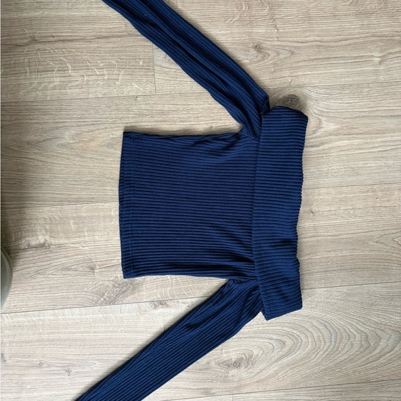 Off-the-Shoulder Ribbed Crop Top – XS - Picture 2 of 2